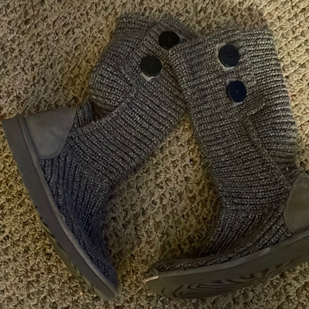 Women’s size 5 ugg boot grey fabric with buttons well loved